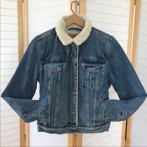 Levi's Sherpa lined denim trucker jean jacket EUC